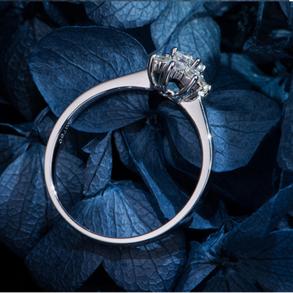 🍒 Silver Crystal 💍 Flower Ring - Picture 5 of 6